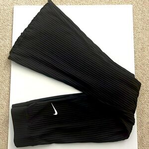 Women’s Nike Ribbed flare pant with lettuce hem Size S Petite Perfect condition